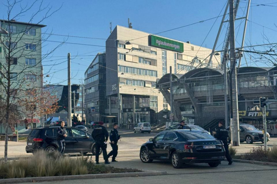 OPSADNO STANJE U GRACU ZBOG DELIJA: Pogledajte scene ispred stadiona Šturma! (FOTO)