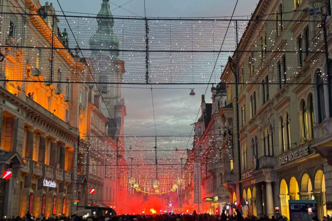 BAKLJADA I SPECIJALNA PESMA DELIJA: Navijači Zvezde OKUPIRALI Grac - ljudima ništa nije jasno! (VIDEO)