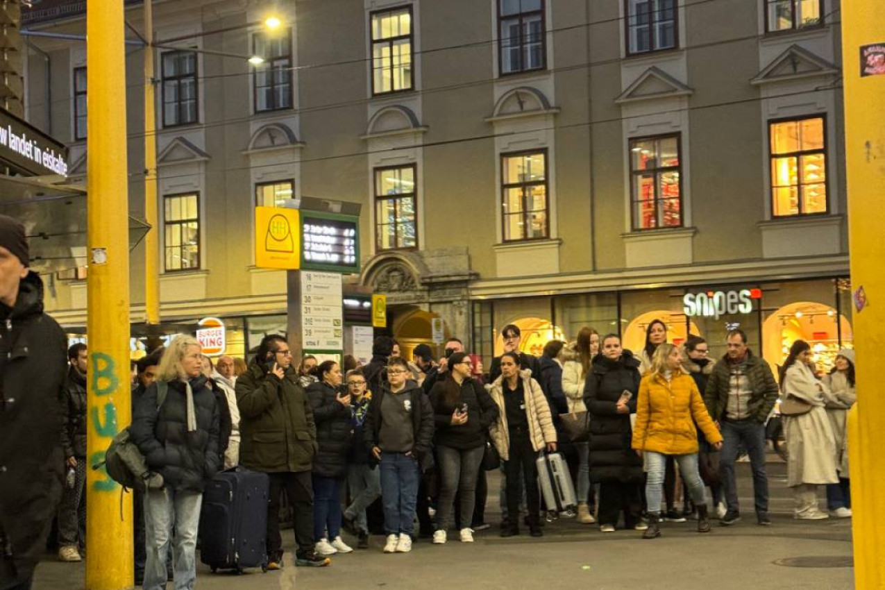 URNEBESNA REAKCIJA AUSTRIJANACA NA MARŠIRANJE DELIJA: Pogledajte neverovatne scene iz Graca (VIDEO)