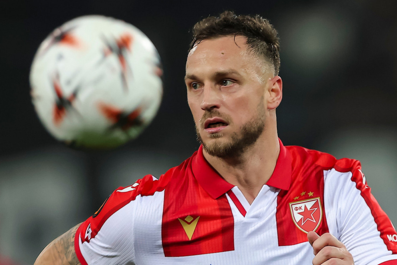 NAKON TRIJUMFA U GRACU: Evo šta je Marko Arnautović uradio u avionu - ONA je pratila svaki njegov potez! (VIDEO)