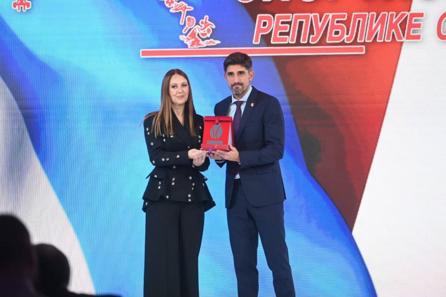 OVACIJE I PRIZNANJE ZA PAUNOVIĆA: I selektor Srbije odao priznanje svima u Banjaluci