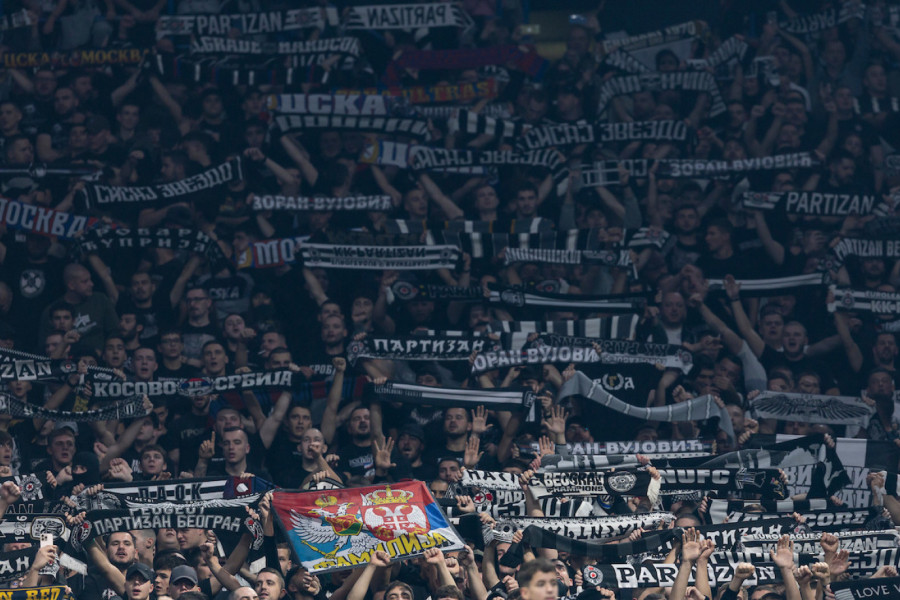 GROBARI U NEVERICI: Trejsi Lesor se divi navijačima Crvene zvezde Meridianbet! (FOTO)