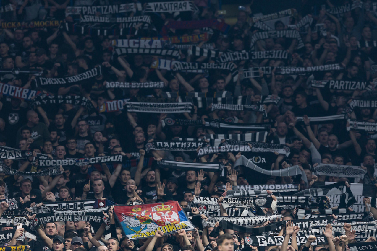 GROBARI U NEVERICI: Trejsi Lesor se divi navijačima Crvene zvezde Meridianbet! (FOTO)