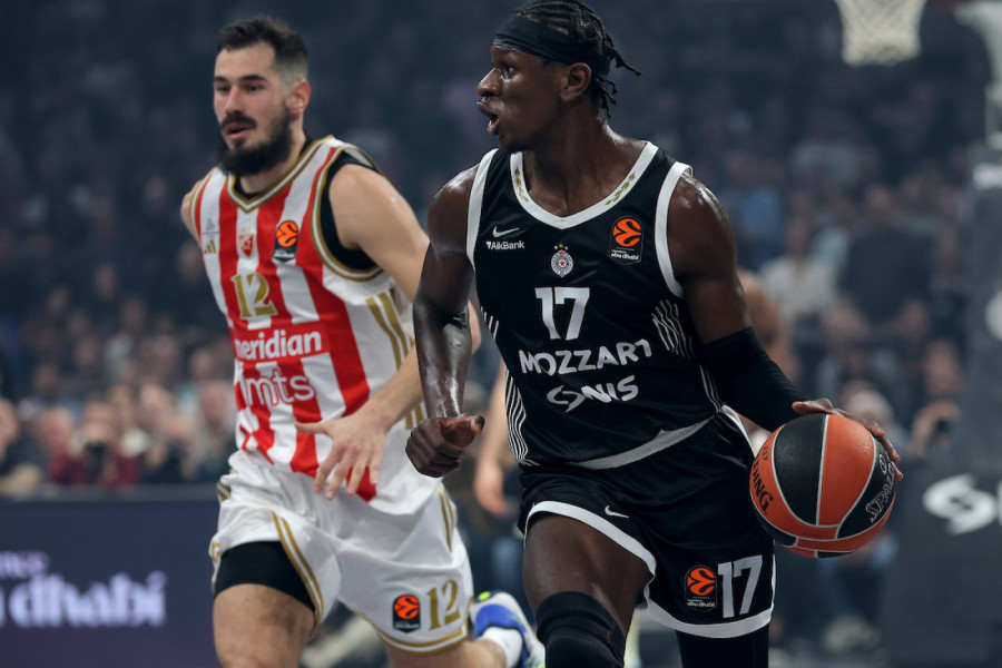 DŽEJMS SE OPASNO ZAMERIO GROBARIMA: Bonga u pogrešnom klubu! (VIDEO)