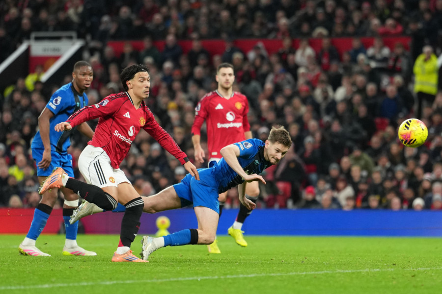 FESTIVAL GOLOVA NA OLD TRAFORDU! Đorđe Petrović će dugo pamtiti svoj kiks!