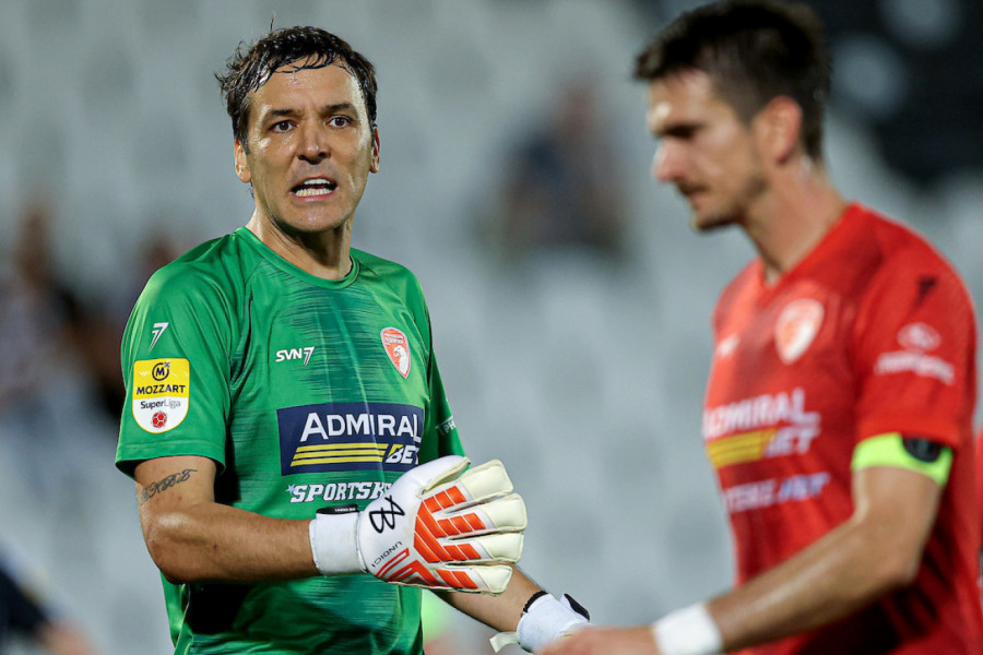 LUDNICA U KRAGUJEVCU: Stojković bio u centru pažnje, ali i drugi golman