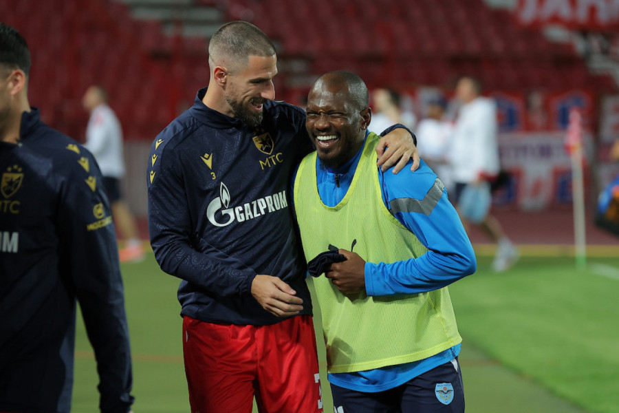 BIVŠI FUDBALER ZVEZDE U NARODNOJ NOŠNJI: Pogledajte kako je došao na turnir (FOTO)