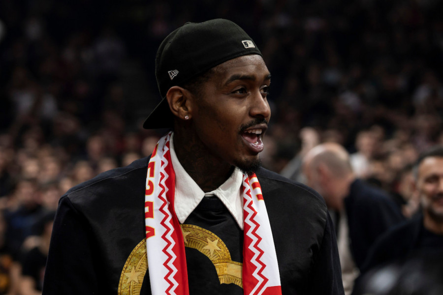 POSEBAN POKLON ZA SPECIJALNOG GOSTA! Evo šta je Zvezda uručila miljeniku delija! (FOTO, VIDEO)