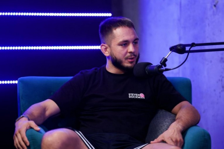 SKANDAL NA FNC, JANIČIĆ POLUDEO: Čuveni borac besan kao ris zbog zastave TROBOJKE! (FOTO)