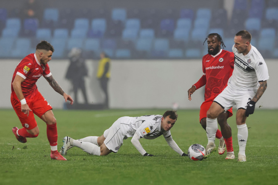 TRAKTOR PREGAZIO PARNI VALJAK: Partizan potonuo na "Lagatoru", društvene mreže "izgorele" zbog jedne fotografije! (FOTO)