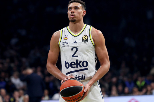 FENER ČUVA SVOG LIDERA: Vejd Boldvin potpisuje novi višemilionski ugovor?!