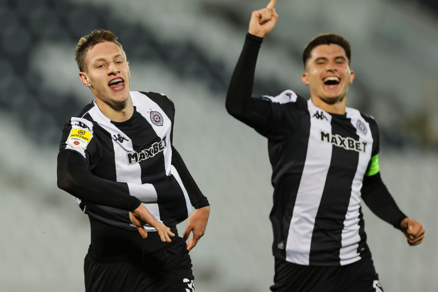 "NAŠA PRIČA JE JEDNA U MILION" Vanja Dragojević oduševio grobare - privilegija je biti u Partizanu!