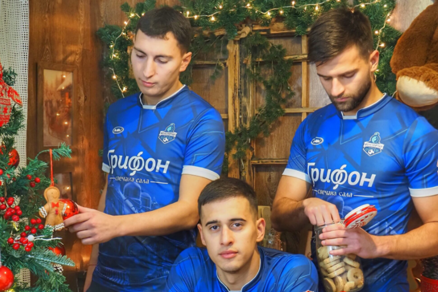 ŽELEZNIČAR  U KORAK SA NAJVEĆIMA: Klub iz Inđije organizovao novogodišnje fotografisanje