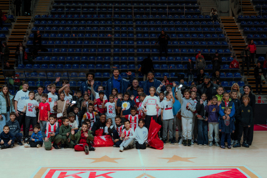 OSMESI NA TRIBINAMA: Fondacija Meridian i KK Crvena zvezda obradovali najmlađe