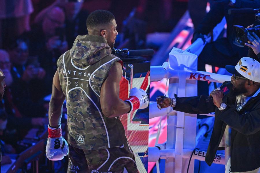 STRAVIČNA SAOBRAĆAJNA NESREĆA : Entoni Džošua povređen - poginule dve osobe!