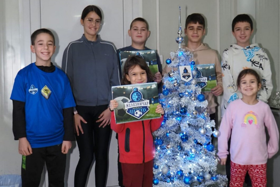 PRELEP GEST KLUBA: Najmlađi navijači okitili "Željinu" jelku!