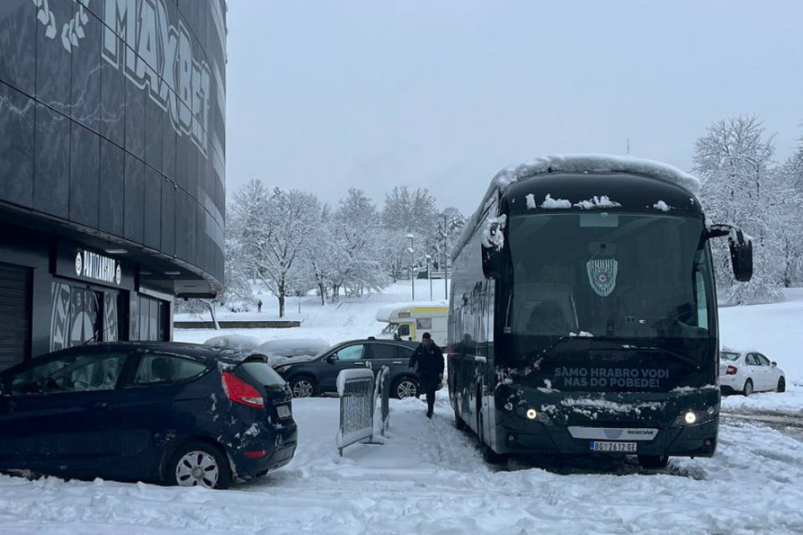 ZIMSKE ČAROLIJE U HUMSKOJ: Ko bi pomislio da ova ekipa Partizana ima bilo kakvih problema? (VIDEO)
