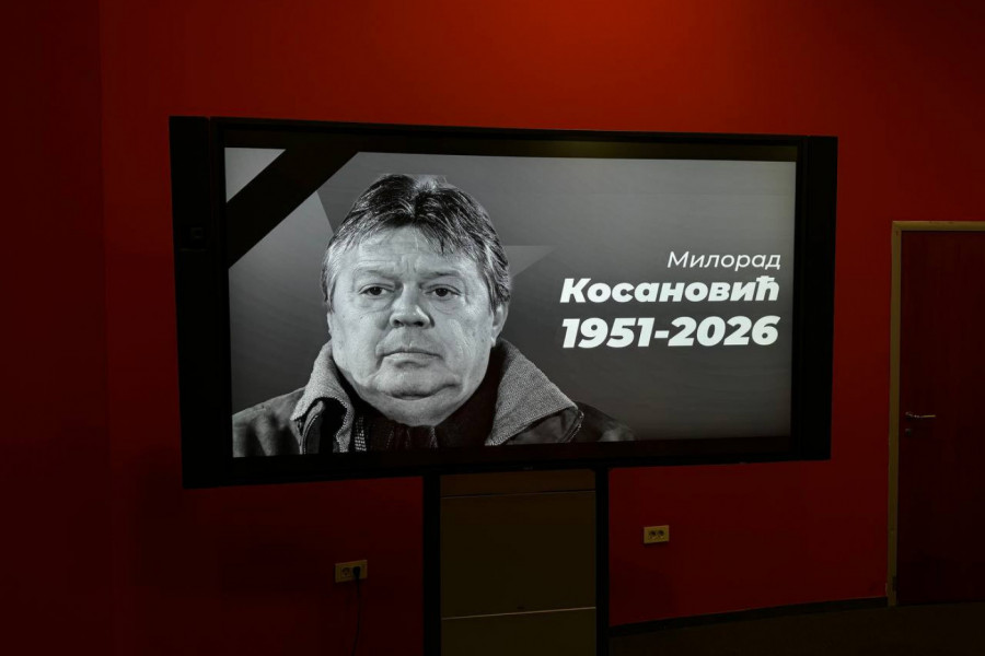 NOVI SAD SE OPRAŠTA OD ČIKA MIŠE: Detalj sa komemoracije Miloradu Kosanoviću tera suze na oči (FOTO)