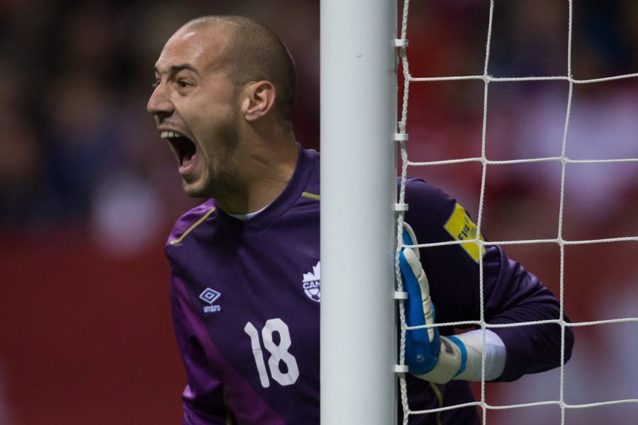 OVO SE NE VIĐA SVAKI DAN: Borjan se sukobio sa saigračima, a onda rešio meč! (VIDEO)