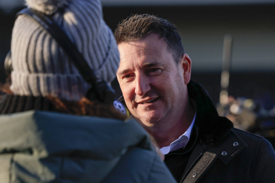 KUPIO KLUB PIJAN, IZBACIO ŠAMPIONA I ZAKAZAO IBICU: Priča o Maklsfildu koja je zaludela Englesku!