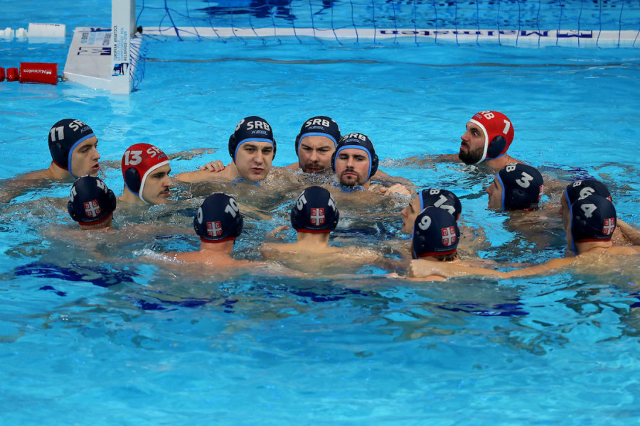 DOK SRBIJA GAZI FRANCUZE: I ON je stigao da bodri "delfine"! (FOTO)