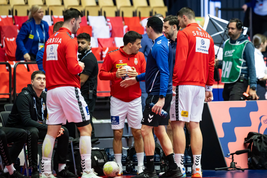 NIZ SUDIJSKIH GREŠAKA! Sudija više puta oštećena protiv Austrije (VIDEO)