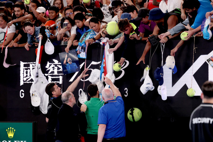 BEZBEDNOST NA MAKSIMUMU: Evo kako obezbeđenje čuva Novaka Đokovića na Australijan openu! (FOTO-GALERIJA)