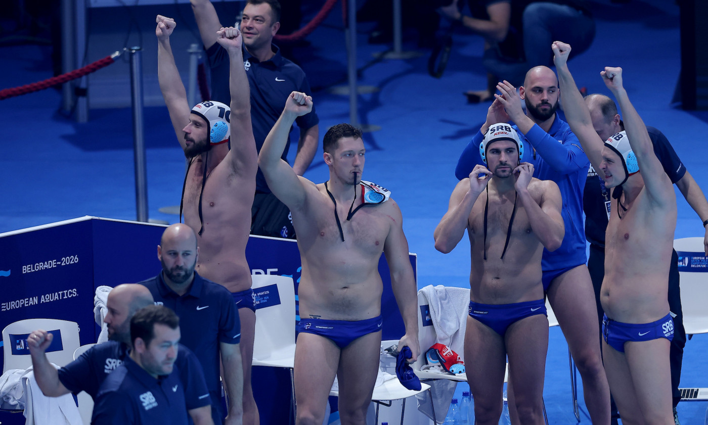 Petar Jakšić sa zvučnikom u ruci spreman za proslavu zlata!