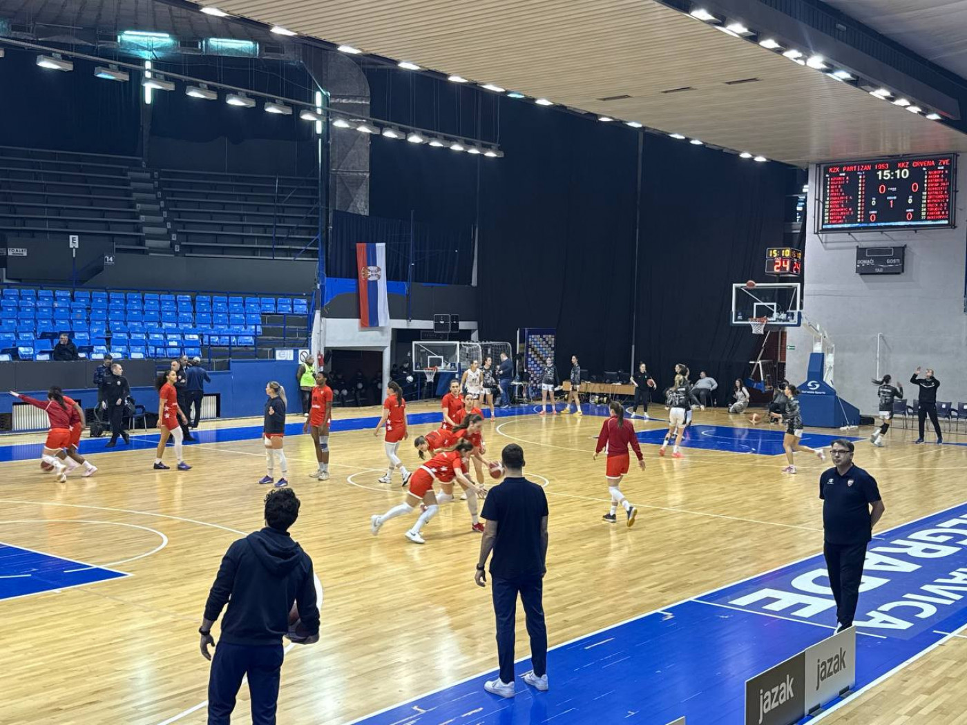 Aplauzi pred početak derbija za Marinu Maljković