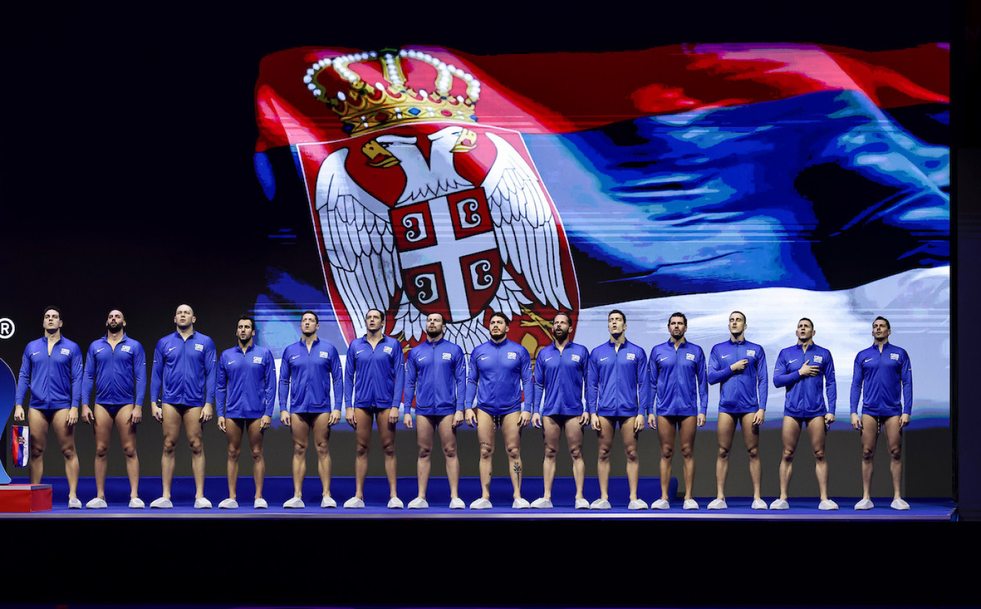 Zlatni vaterpolisti sa peharom i uz "Veseli se, srpski rode" napustili Arenu