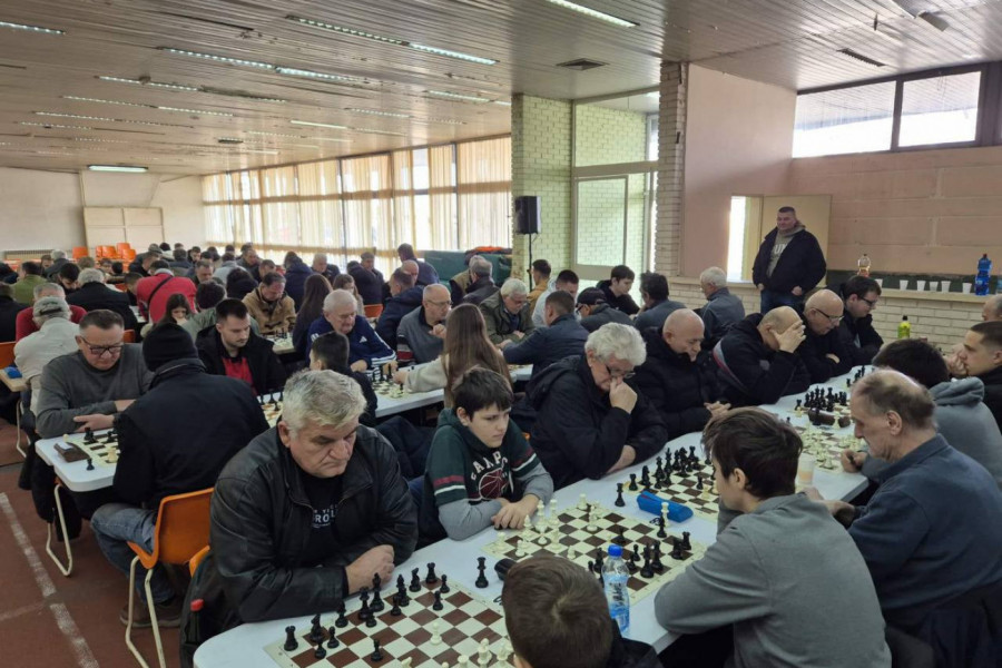 TRADICIONALNI SVETOSAVSKI TURNIR U ŠAPCU OKUPIO VIŠE OD 200 ŠAHISTA! (FOTO FALERIJA)