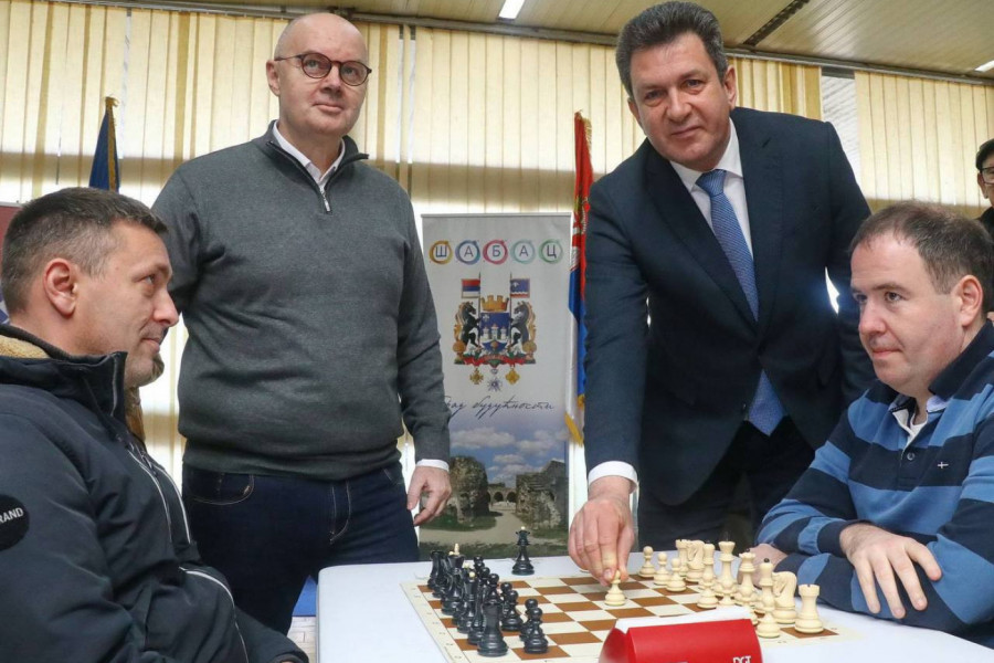 TRADICIONALNI SVETOSAVSKI TURNIR U ŠAPCU OKUPIO VIŠE OD 200 ŠAHISTA! (FOTO FALERIJA)