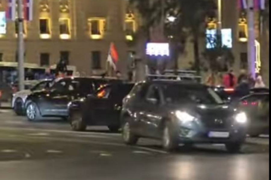 LUDNICA NA TRGU: Evo kako Srbija slavi titulu evropskog prvaka u vaterpolu! (VIDEO)