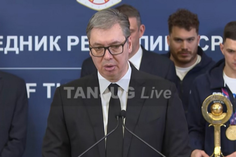 PONOSAN SAM NA VAS: Predsednik Vučić ugostio zlatne srpske vaterpoliste! (VIDEO)