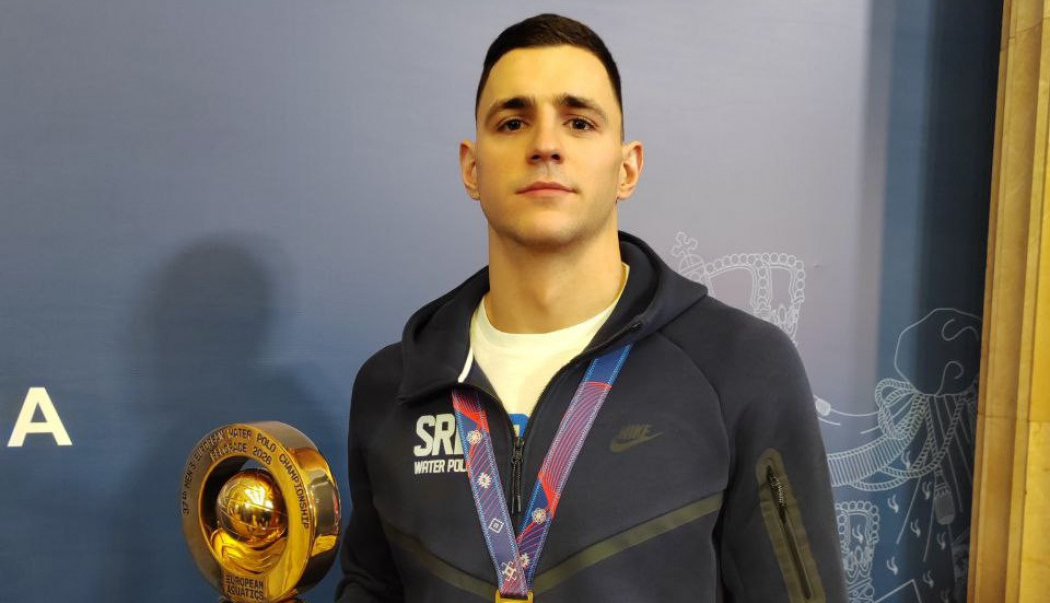 BAŠ ON MI JE DAO DA OVO NOSIM: Vasilije Martinović za Sportissimo o časti da pehar bude stalno kod njega (VIDEO)