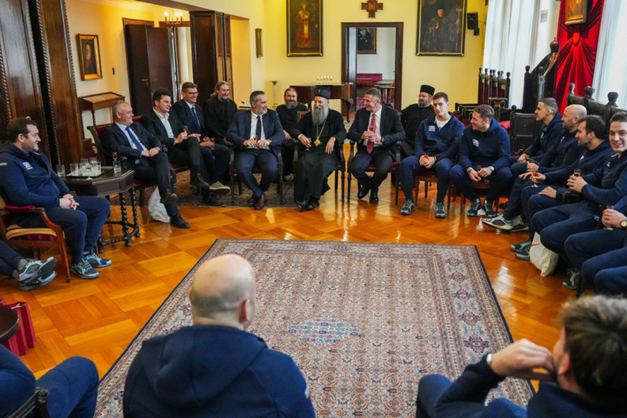OVO SVI ŽELIMO DA GLEDAMO: Njegova svetost patrijarh Porfirije ugostio zlatne vaterpoliste! (FOTO)