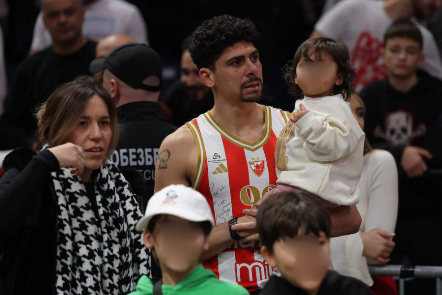 PRELEPE SCENE U ARENI: Zvezdini fudbaleri u društvu dece došli da podrže košarkaše! (FOTO,VIDEO)