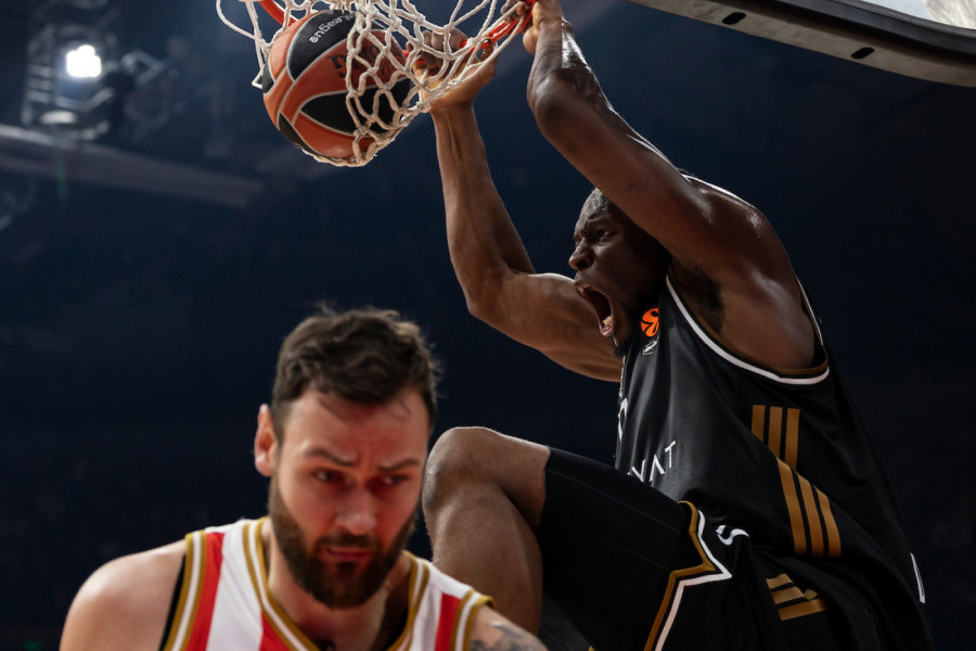 GORI ARENA: Nvora demonstrirao silu na terenu i podigao navijače na noge - Zvezda uvećala vođstvo!