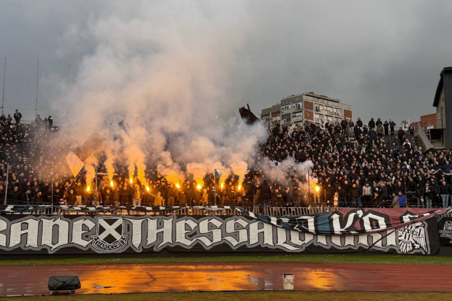 REČI KOJE KIDAJU DUŠU: Pogledajte šta je pisalo na transparentu grobara za poginule navijače PAOK (FOTO, VIDEO)