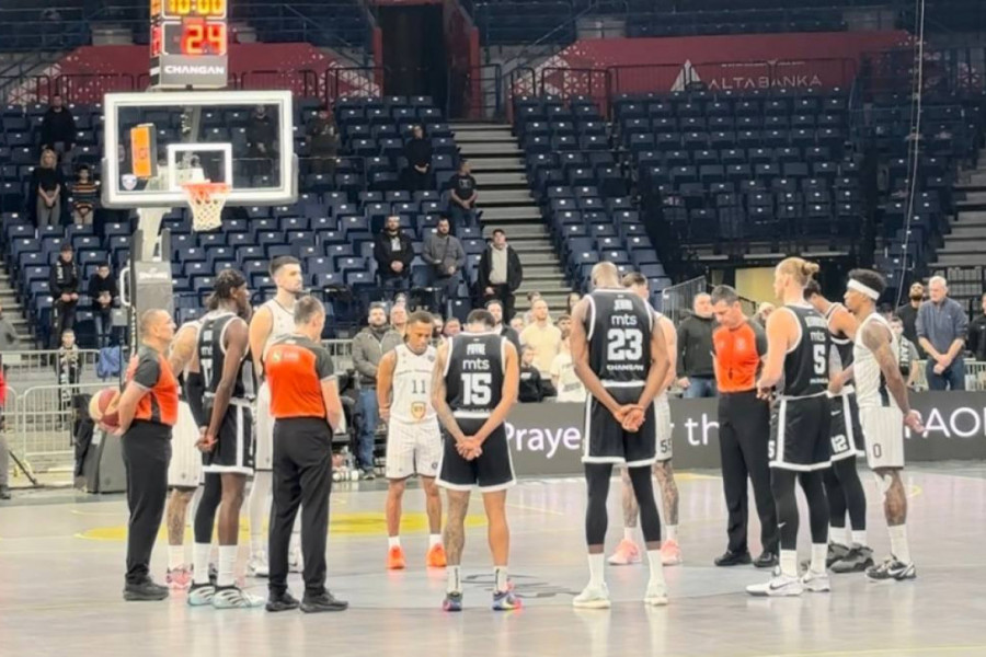 EMOTIVNE SCENE U ARENI: KK Partizan nije zaboravio tragično nastradale navijače PAOK! (VIDEO)