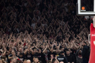 Delije grme, gori Beogradska arena: Pogledajte pakao navijača Zvezde za Hapoel (VIDEO)