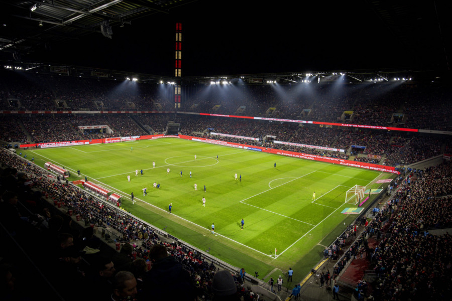 ISTORIJSKI SPEKTAKL: Meč omladinske Lige šampiona gledalo 50.000 ludih navijača! (VIDEO)