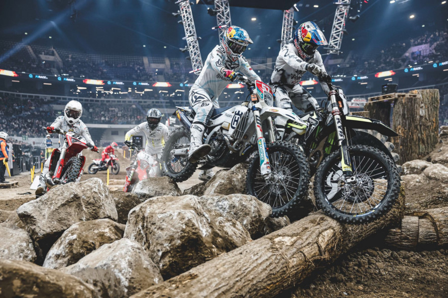 ISTORIJSKI SPEKTAKL U BEOGRADU: SuperEnduro stiže u Arenu – ovakav pakao na dva točka Srbija još nije videla! (FOTO-GALERIJA)