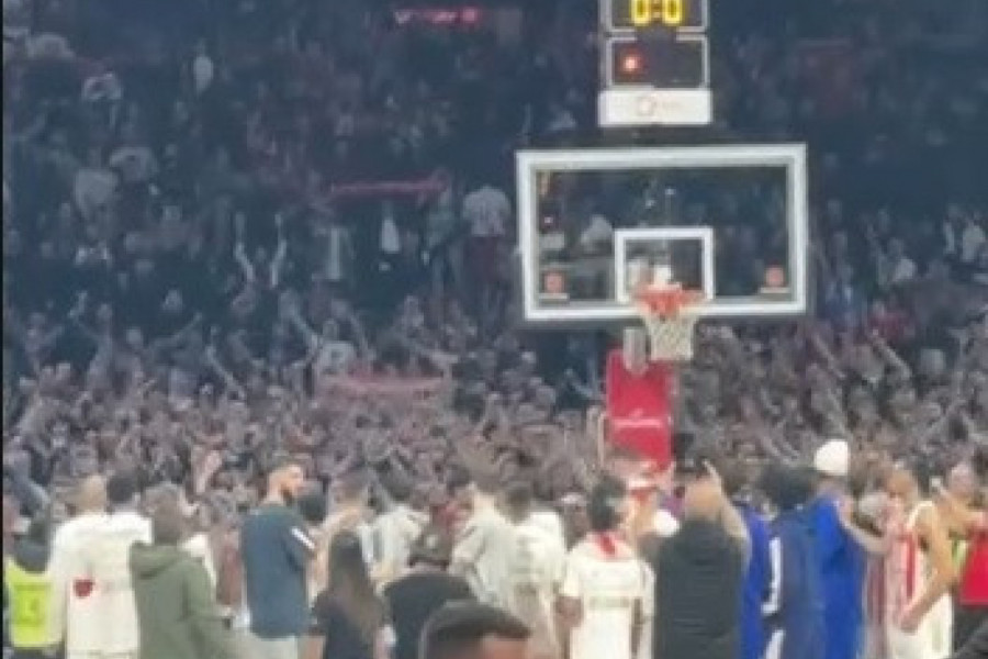 IGRAČI ZVEZDE NA RAPORTU PRED DELIJAMA: Evo šta su navijači poručili košarkaši posle poraza od Makabija (VIDEO)