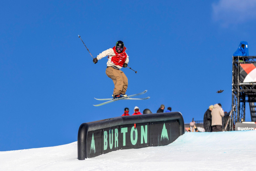 HOROR NA OLIMPIJSKIM IGRAMA: Poletela sa zaletišta, pa ostala bez skije - ulazite na sopstvenu odgovornost! (VIDEO)