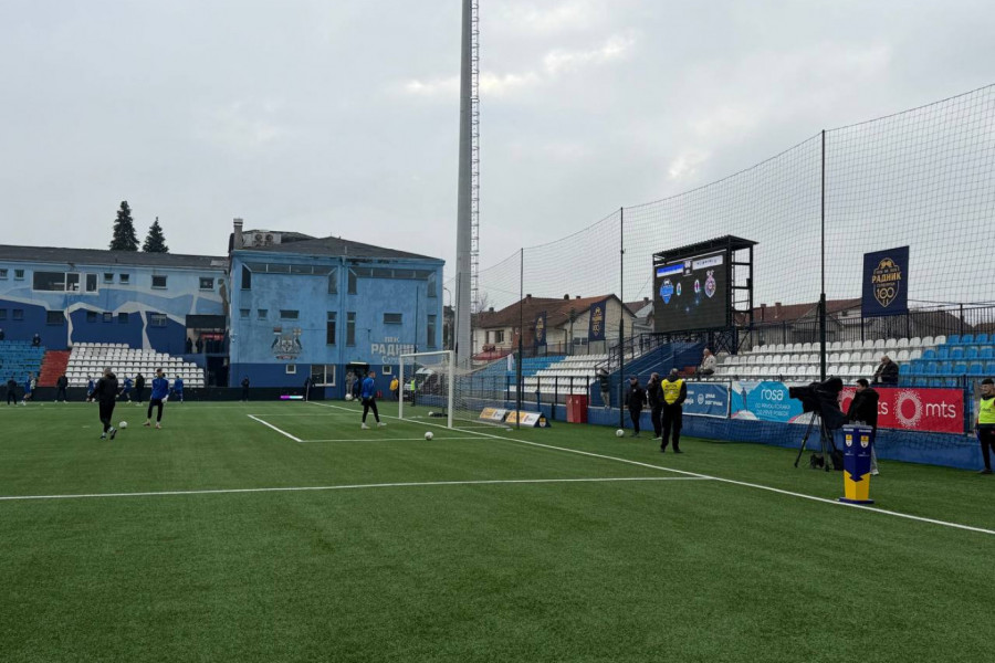 KOMEDIJA NA MEČU RADNIK - PARTIZAN: Ovakav autogol se ne viđa svaki dan! (VIDEO)
