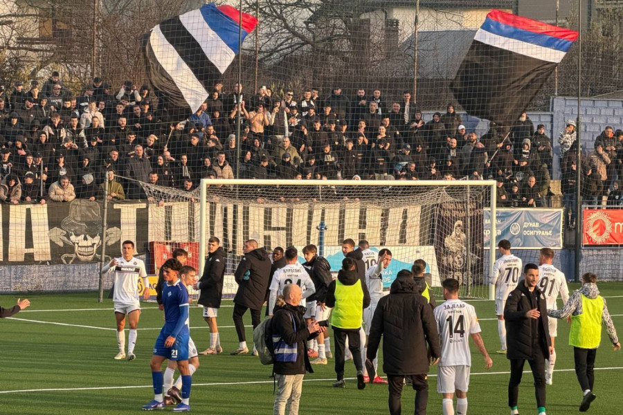 EUFORIJA U SURDULICI: Pogledajte kako su igrači i navijači Partizana proslavili ključnu pobedu nad Radnikom! (VIDEO)