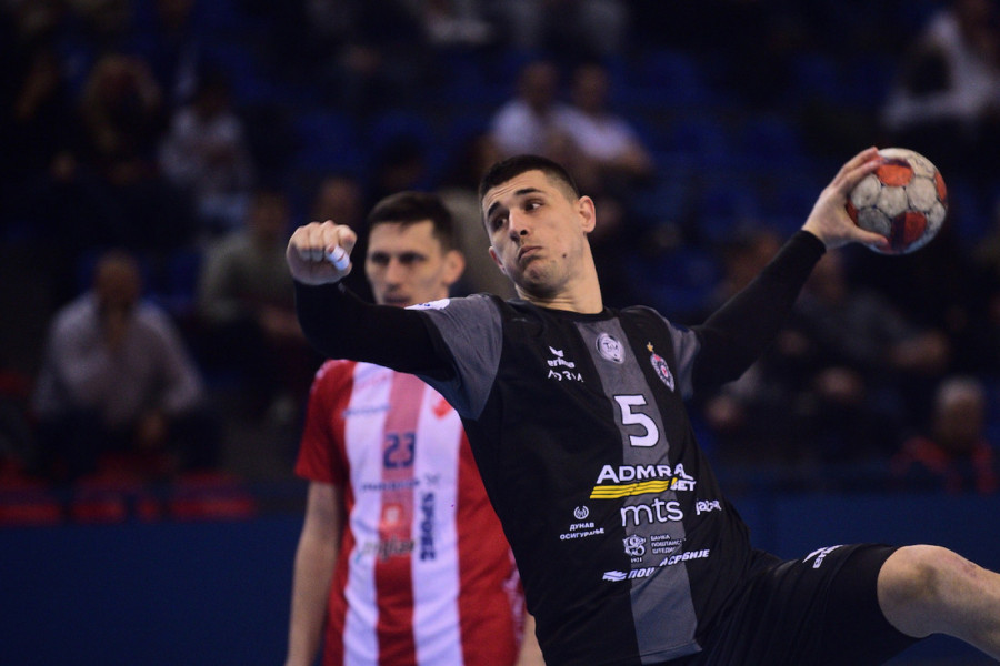 PLES CRNO-BELIH NA BANJICI: Partizan AdmiralBet "zaključao" Zvezdu na poluvremenu!