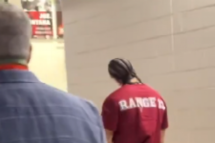 Bos, u lisicama i sa maskom strave! Ovakav dolazak na Superbol još nije viđen (VIDEO)