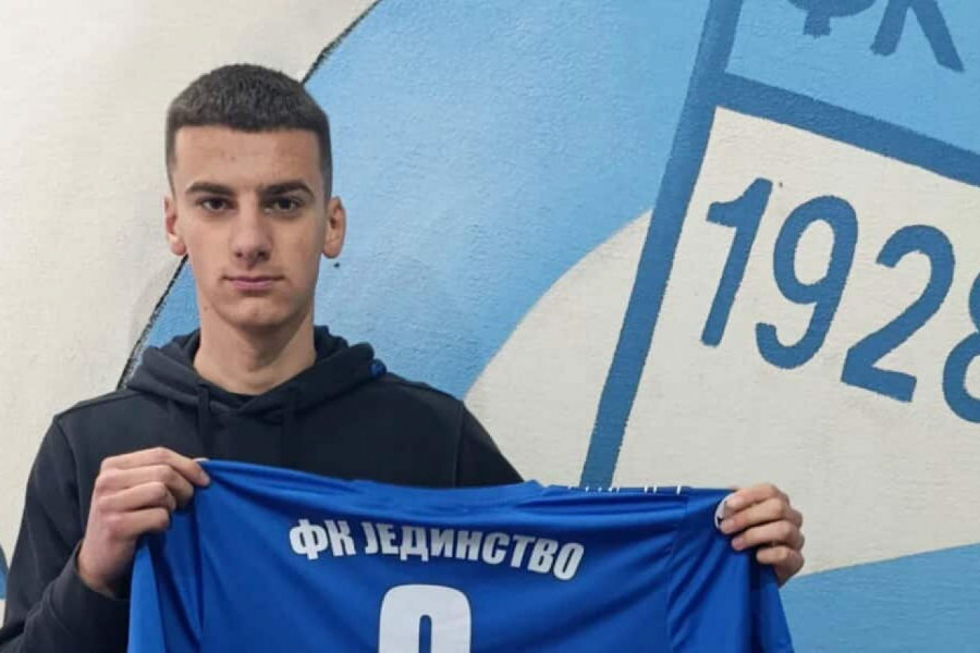 SURČINCI NE STAJU: Novo pojačanje na levom beku!